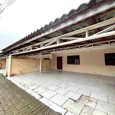 CASA EM CONDOMÍNIO  FECHADO